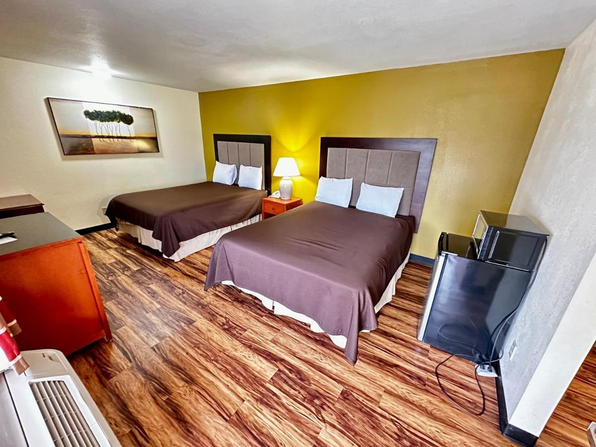 Regency Inn Iola Ngoại thất bức ảnh