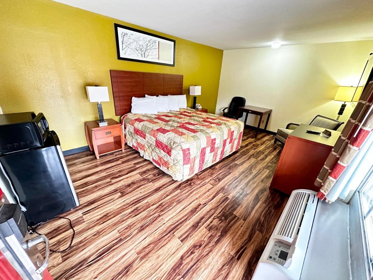 Regency Inn Iola Ngoại thất bức ảnh