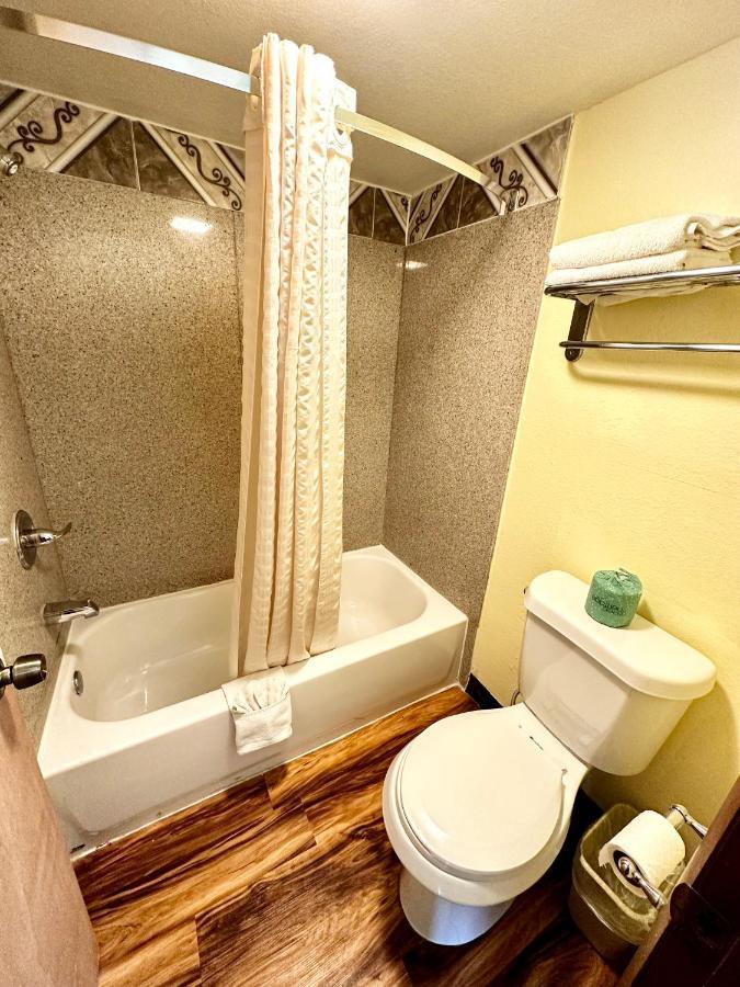 Regency Inn Iola Ngoại thất bức ảnh