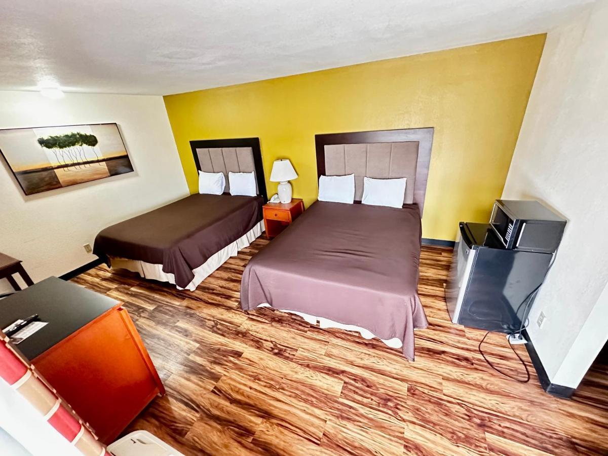 Regency Inn Iola Ngoại thất bức ảnh