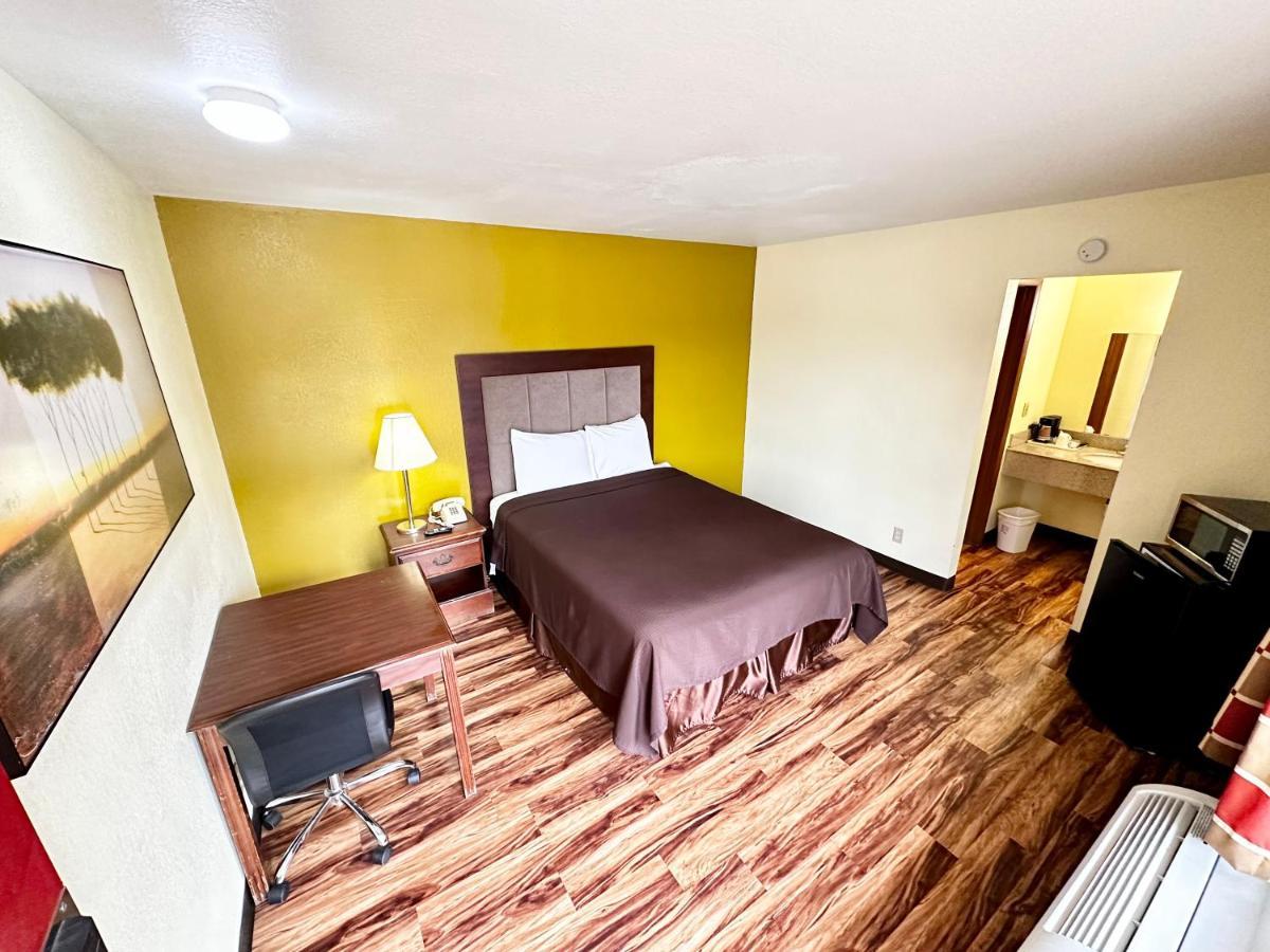 Regency Inn Iola Ngoại thất bức ảnh