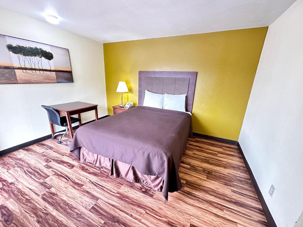 Regency Inn Iola Ngoại thất bức ảnh
