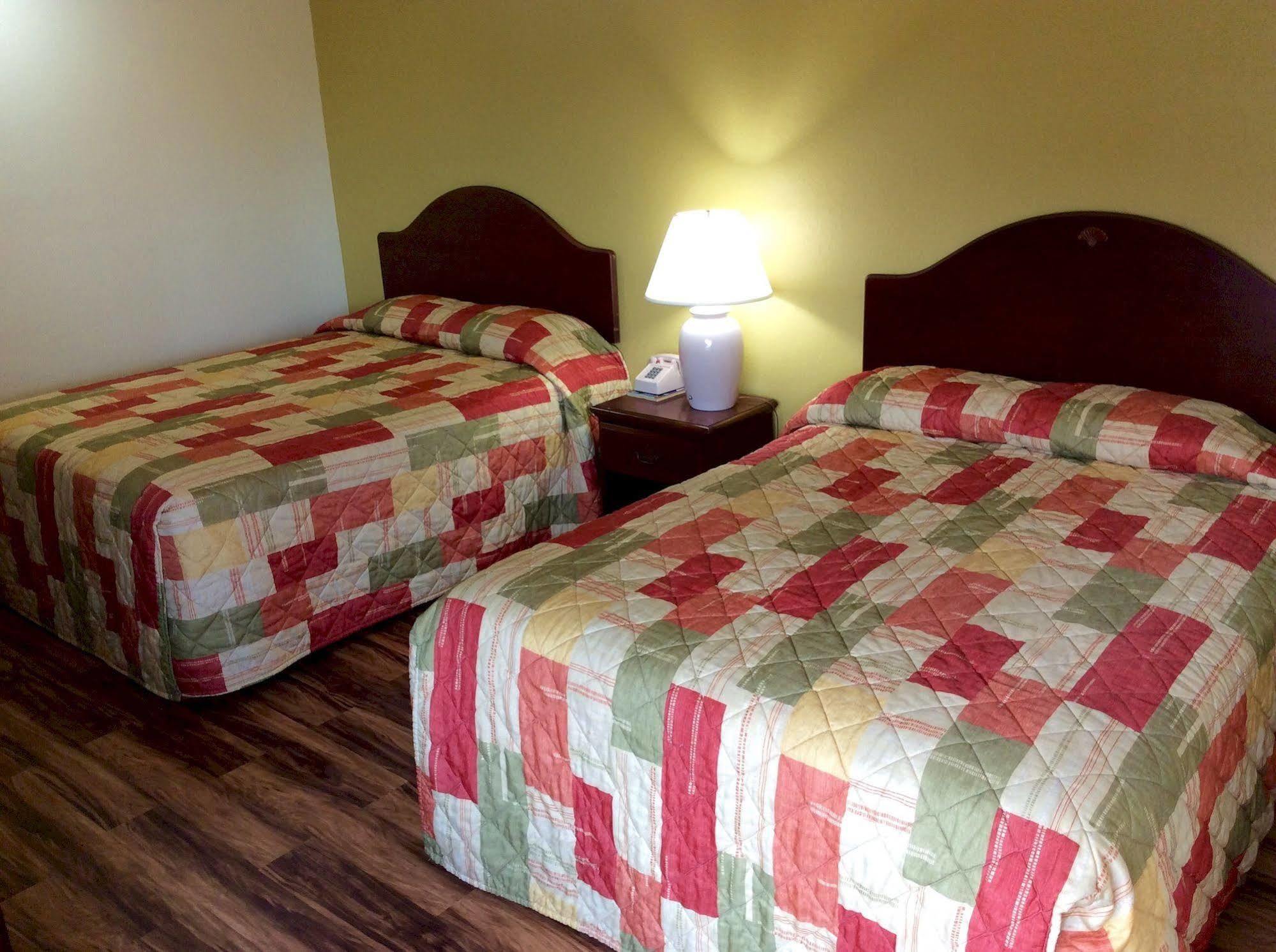 Regency Inn Iola Ngoại thất bức ảnh