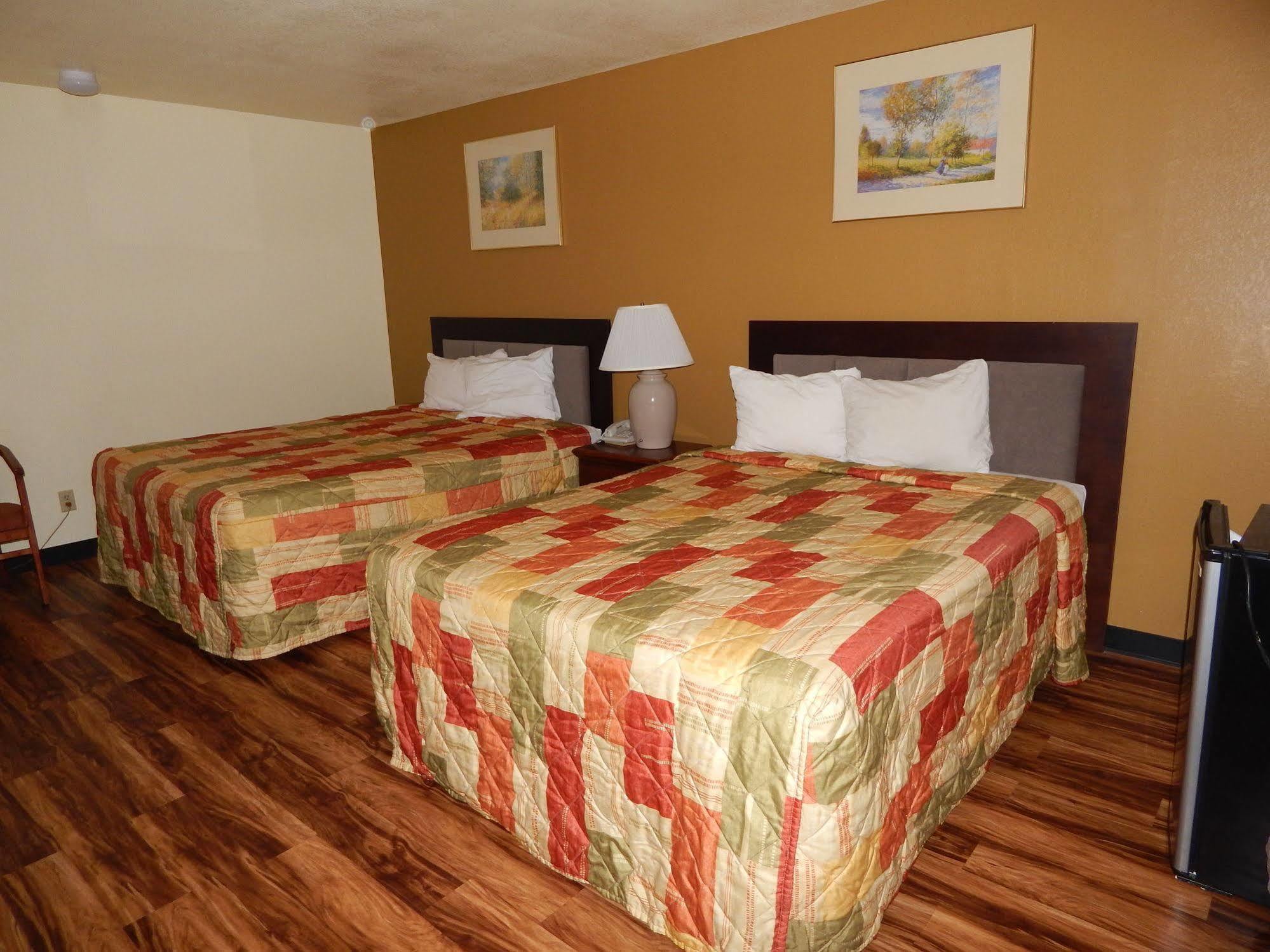 Regency Inn Iola Ngoại thất bức ảnh